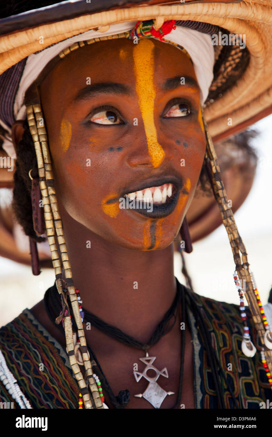 Young Wodaabe Mann entschädigte für Gerewol Festival der männlichen Schönheit, Niger Stockfoto