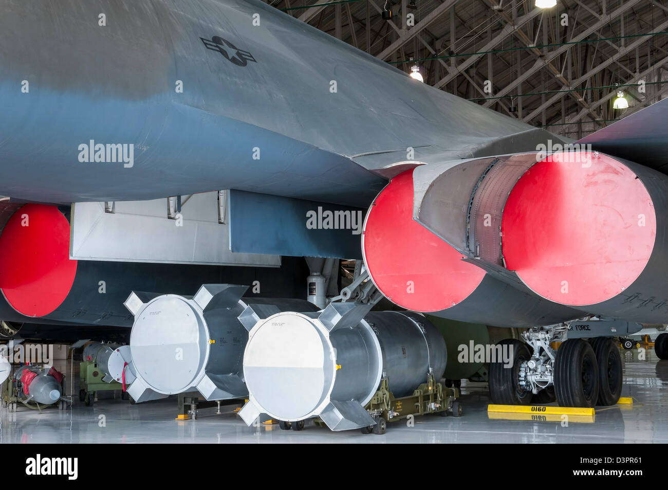 Rockwell B-1A-Langstrecken-Bomber, Flügel über dem Rockies Air and Space Museum, Denver, Colorado. Stockfoto