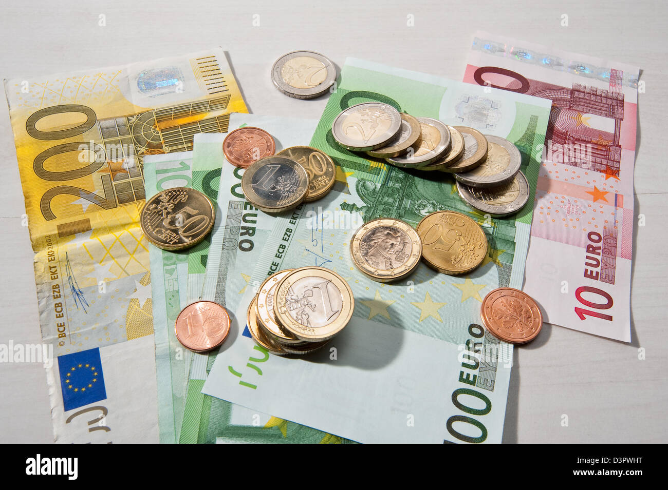 Hamburg, Deutschland, verschiedenen Euro-Banknoten und Euromuenzen Stockfoto