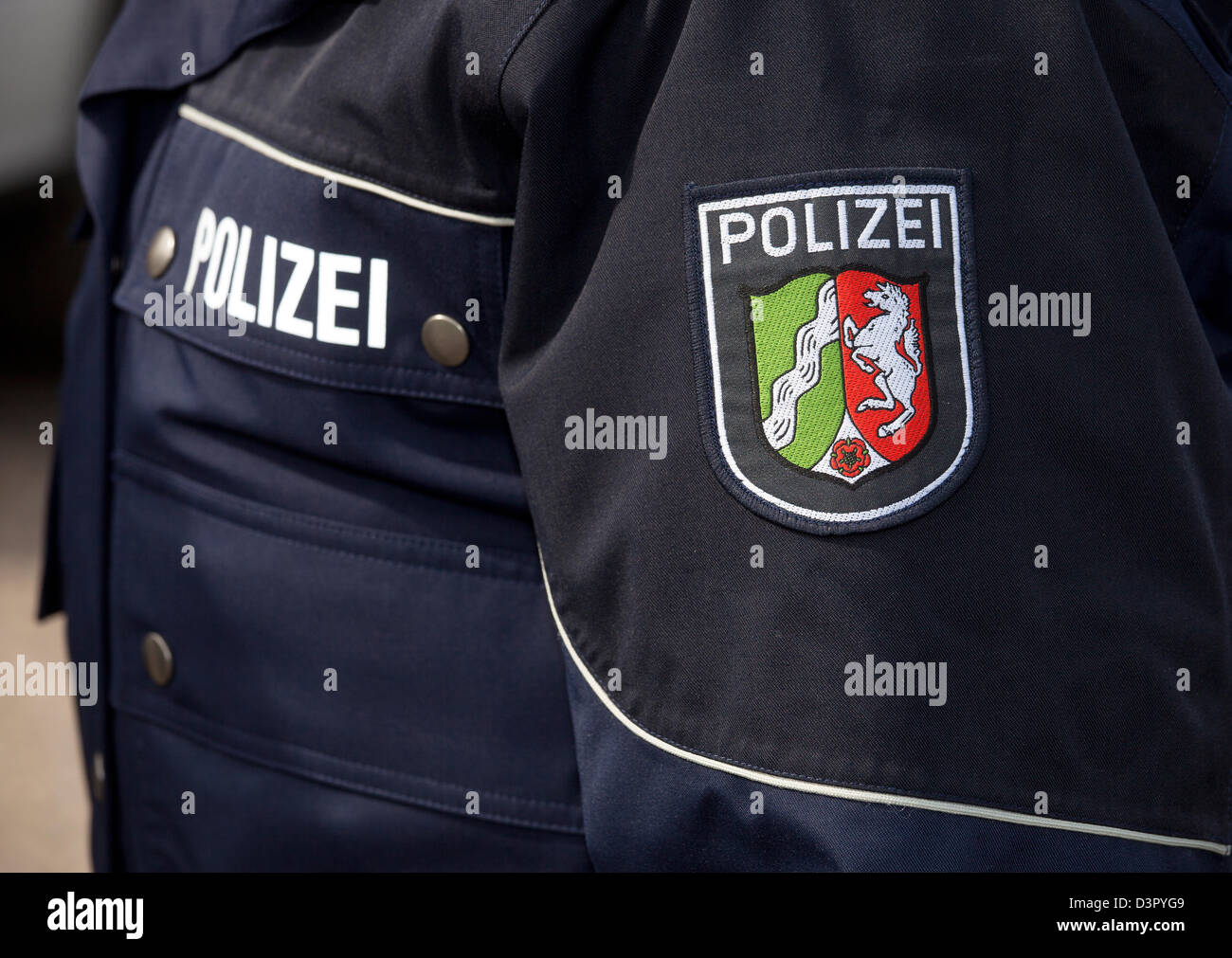 Düsseldorf, Deutschland, neue blaue Polizeiuniform Stockfoto