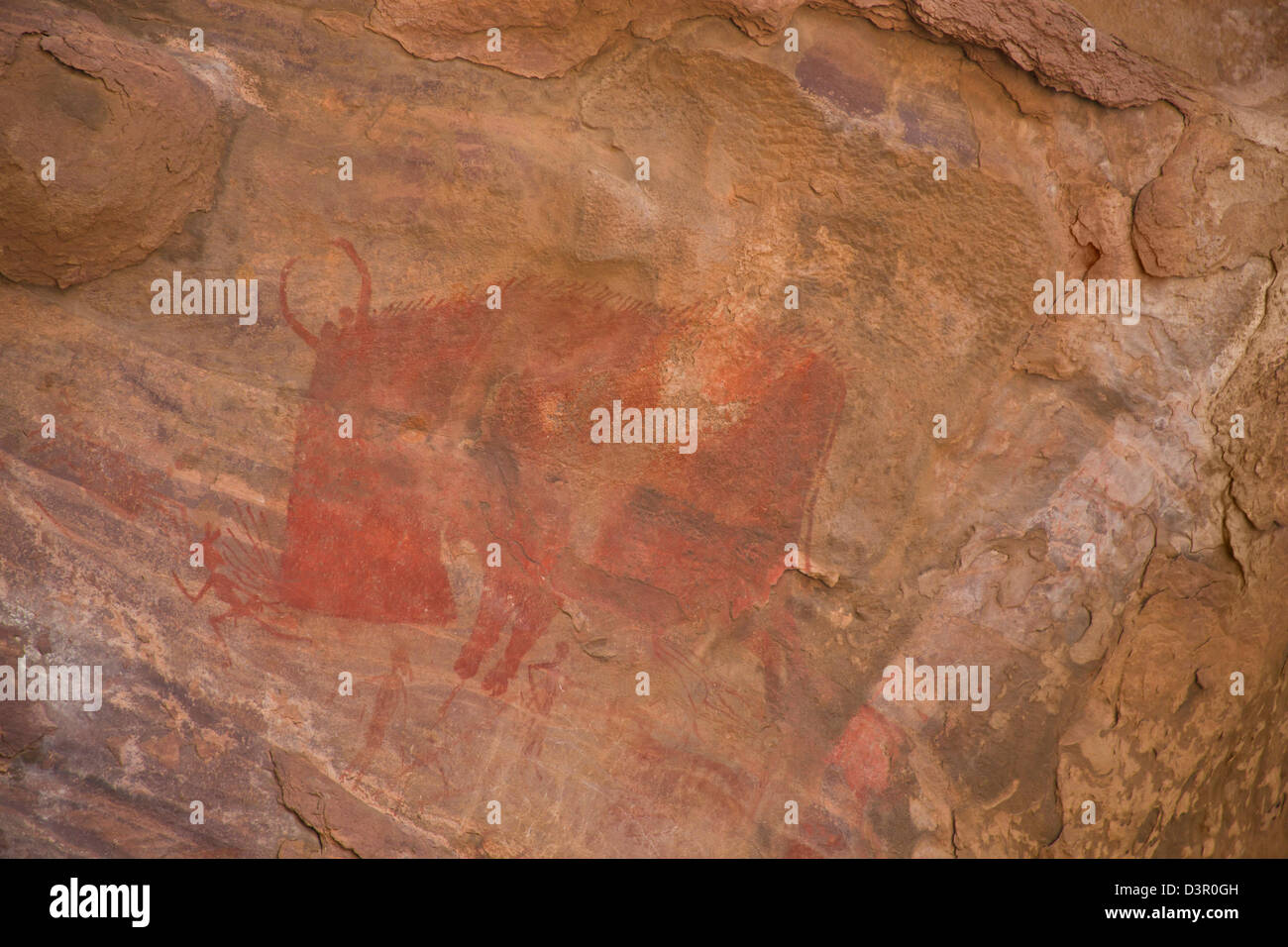 Höhlenmalereien Sie zeigen einen Mann angegriffen durch ein Bison, Bhimbetka Abris, einfache Bezirk, Madhya Pradesh, Indien Stockfoto