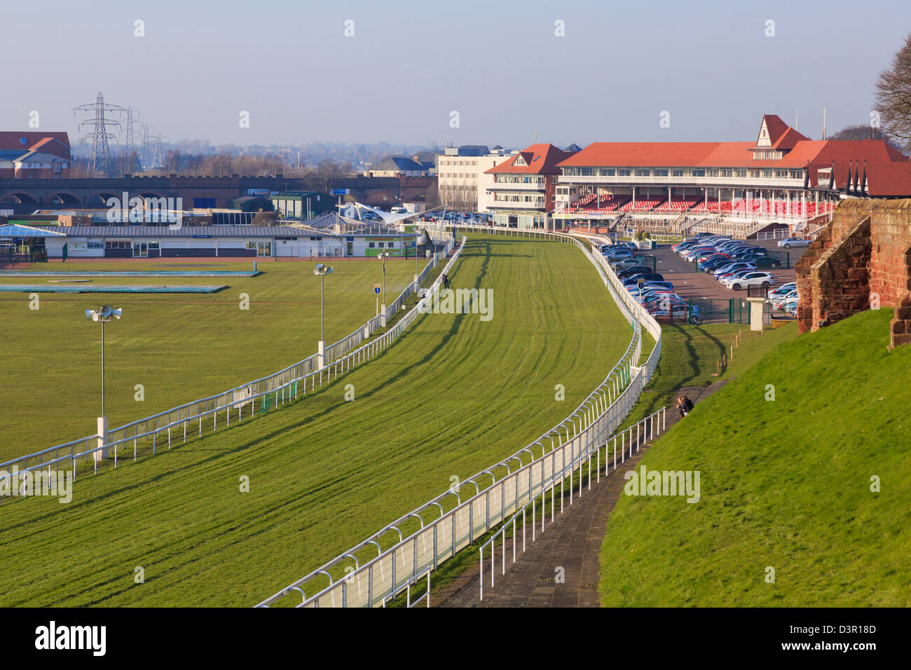 Rennbahn und Stand in The Roodee, Chester, Cheshire, England, UK, Großbritannien Stockfoto