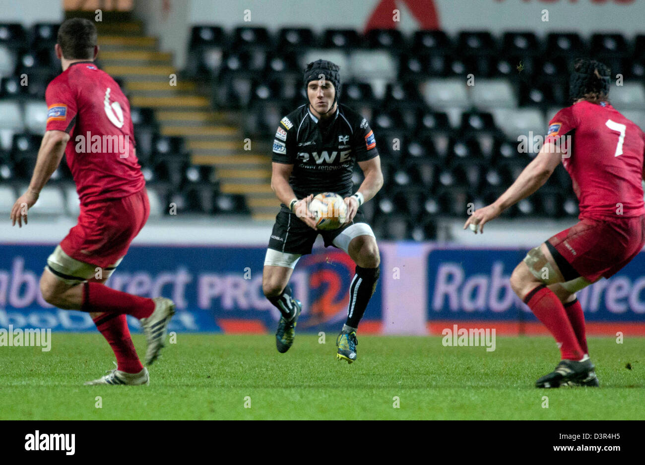 Swansea, Großbritannien. 22. Februar 2013. RaboDirect Pro 12 - Fischadler V Edinburgh im Liberty Stadium in Swansea: Fischadler Matthew Morgan. Bildnachweis: Phil Rees / Alamy Live News Stockfoto