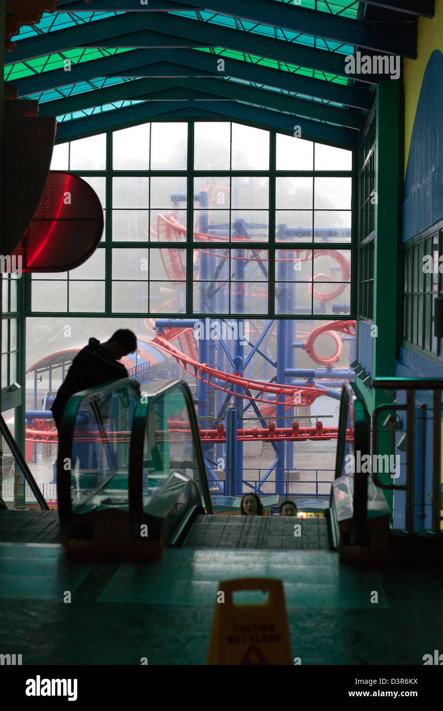 Spaß an der Genting Theme Park in Genting Highlands mit Fahrgeschäften, Restaurants und Hotels in der Nähe von Kuala Lumpur, Malaysia. Stockfoto