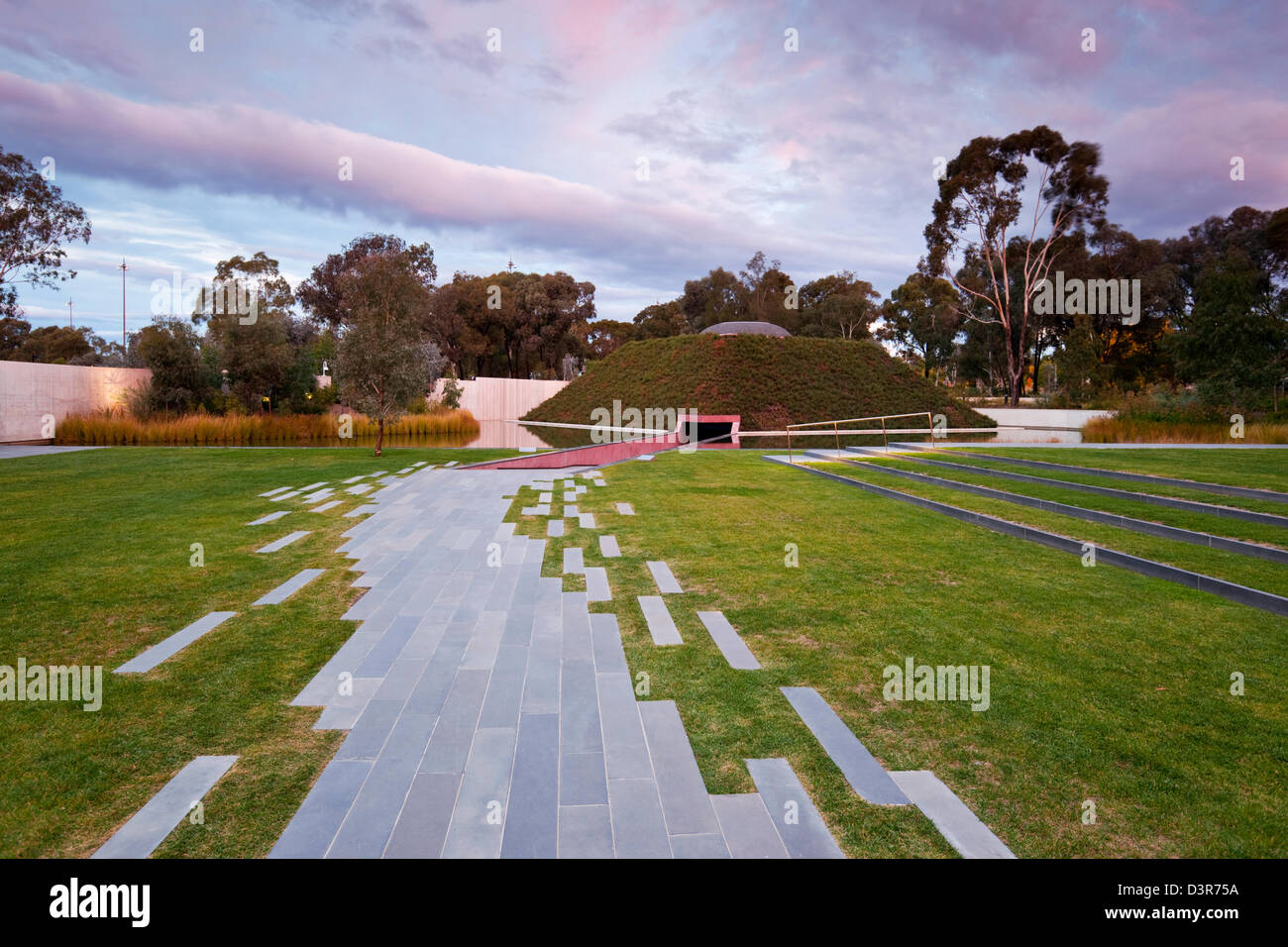 Aussenansicht des "innerhalb ohne" Installation Skulptur von James Turrell.  Canberra, Australian Capital Territory (ACT), Australien Stockfoto
