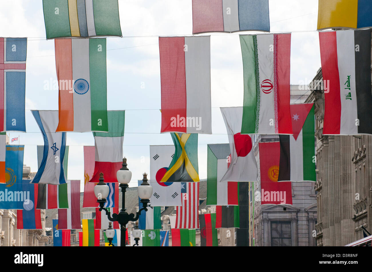 Regent Street mit Flaggen der Welt Stockfoto
