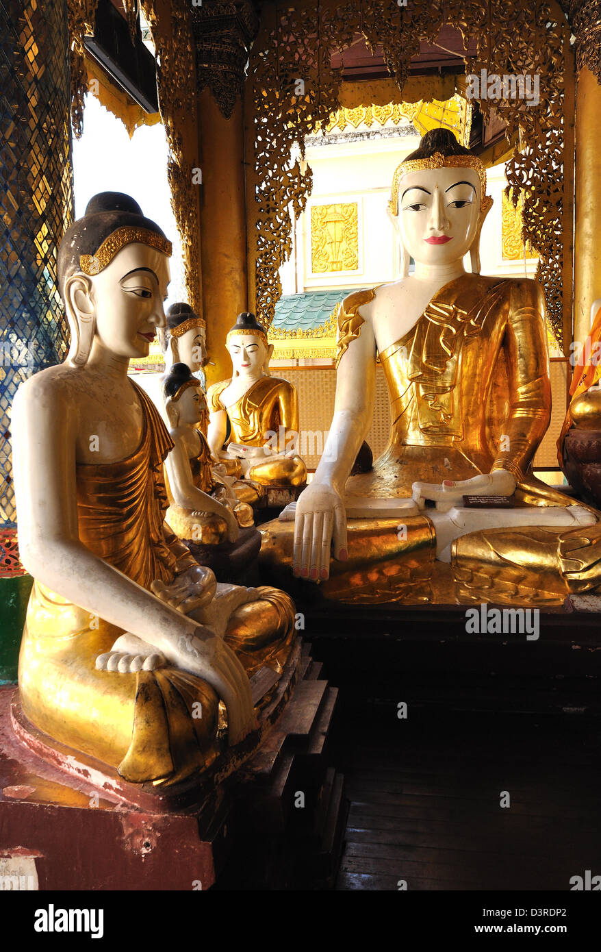 Sitzende Buddha Shwedagon Paya, Yangon(Rangoon) Stockfoto