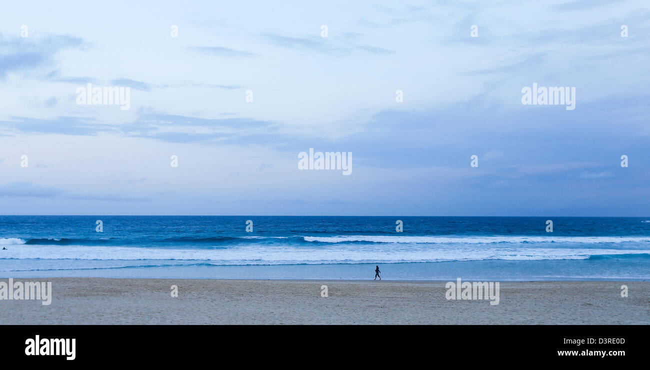Einsame Touristen am Bondi Beach, Sydney Stockfoto