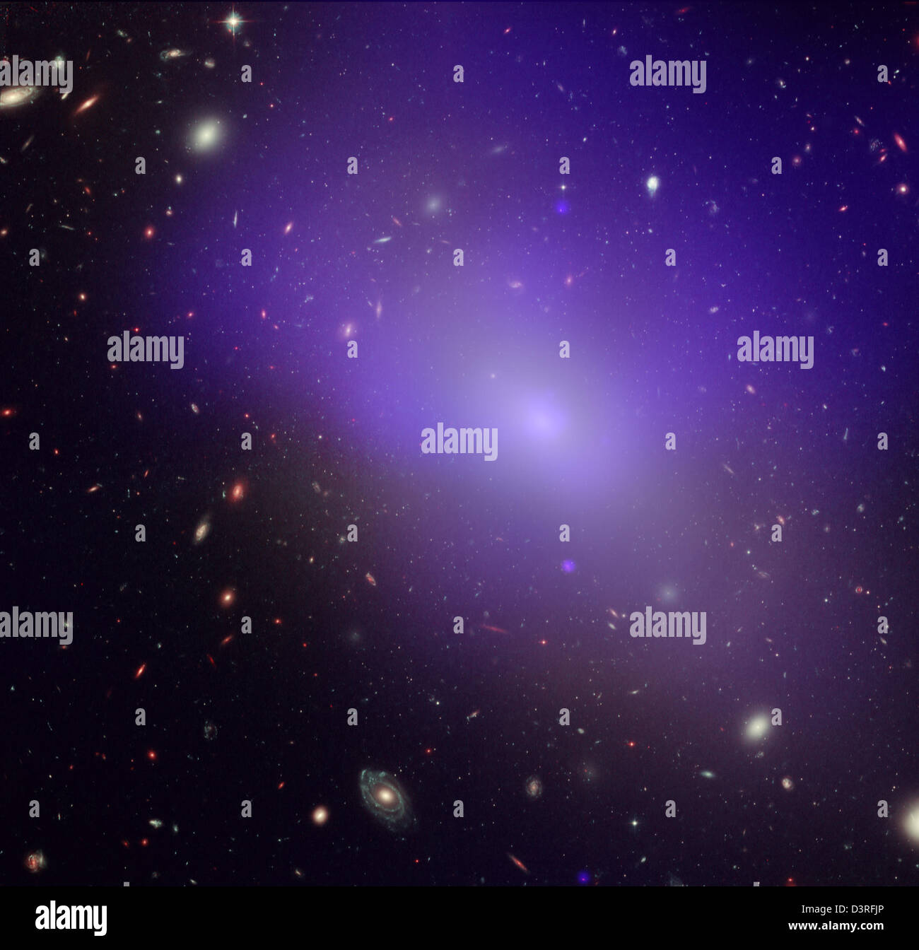 NGC 1132: Eine geheimnisvolle elliptischen Galaxie (einer elliptischen Galaxie in einer Entfernung von etwa 300 Millionen Lichtjahre). Stockfoto