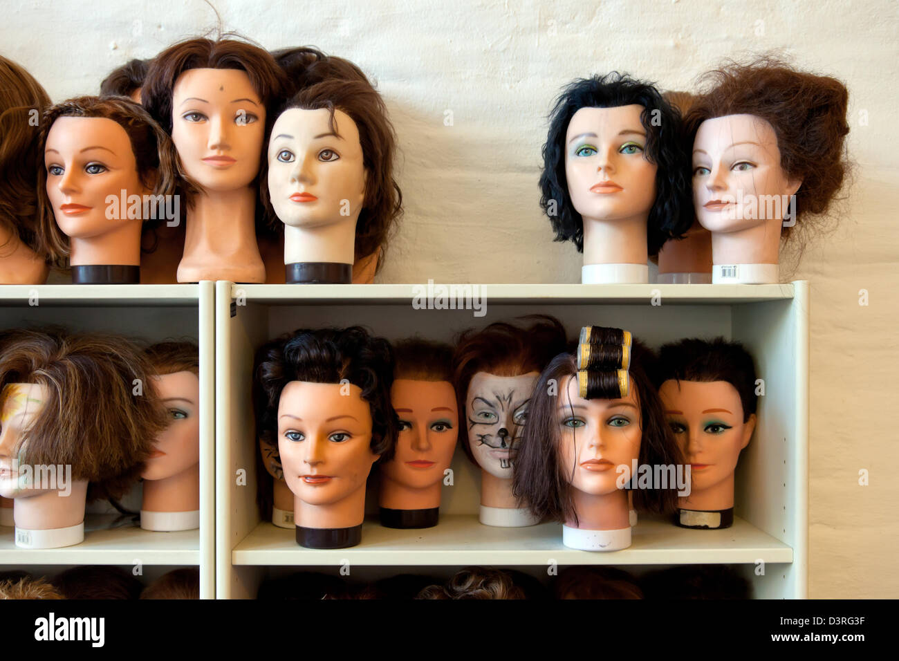Berlin, Deutschland, für die verschiedenen Modellkoepfe-Friseur-Ausbildung Stockfoto