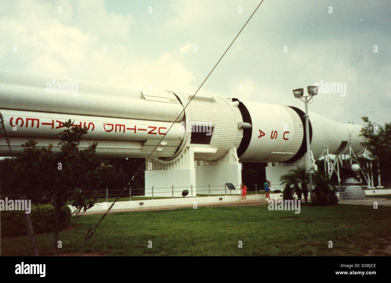 Ein Hochglanzfoto des Saturn mit seinen legendären Ringen und stimmungsvollen Elementen. Saturn, der sechste Planet von der Sonne, ist ein Hauptfach der Planetenforschung und Weltraumforschung. Stockfoto Ein Hochglanzfoto des Saturn mit seinen legendären Ringen und stimmungsvollen Elementen. Saturn, der sechste Planet von der Sonne, ist ein Hauptfach der Planetenforschung und Weltraumforschung. Stockfoto