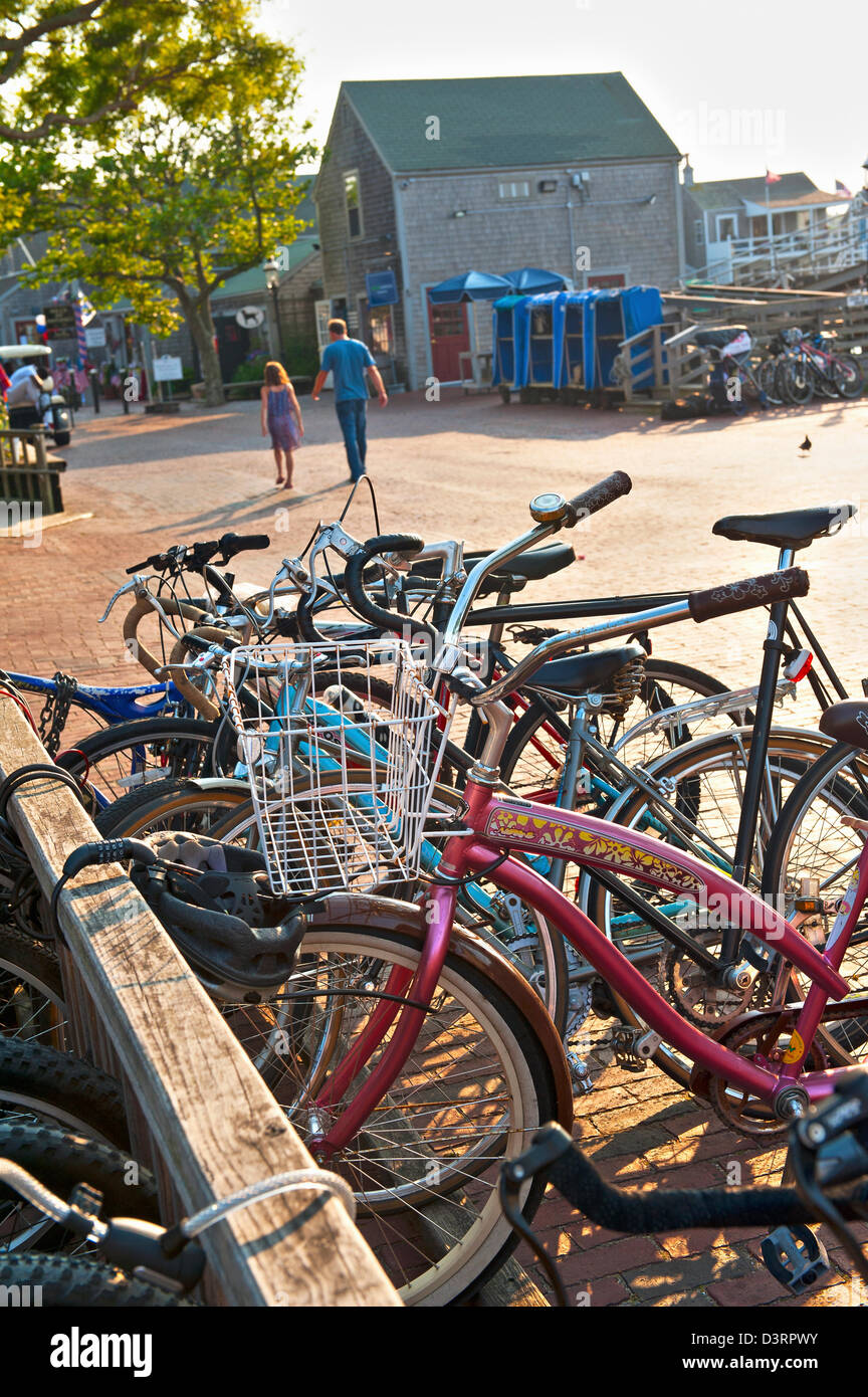 Fahrräder parken in der Stadt, Nantucket Island, MA Stockfoto