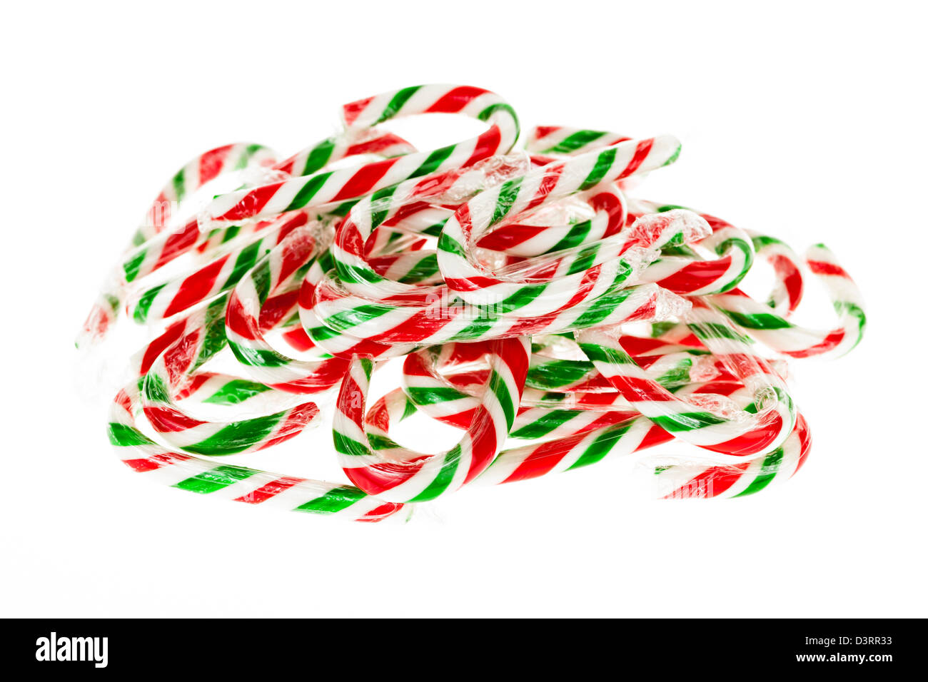 Haufen von roten und grünen Weihnachtsplätzchen Stöcke isolierten auf weißen Hintergrund Stockfoto