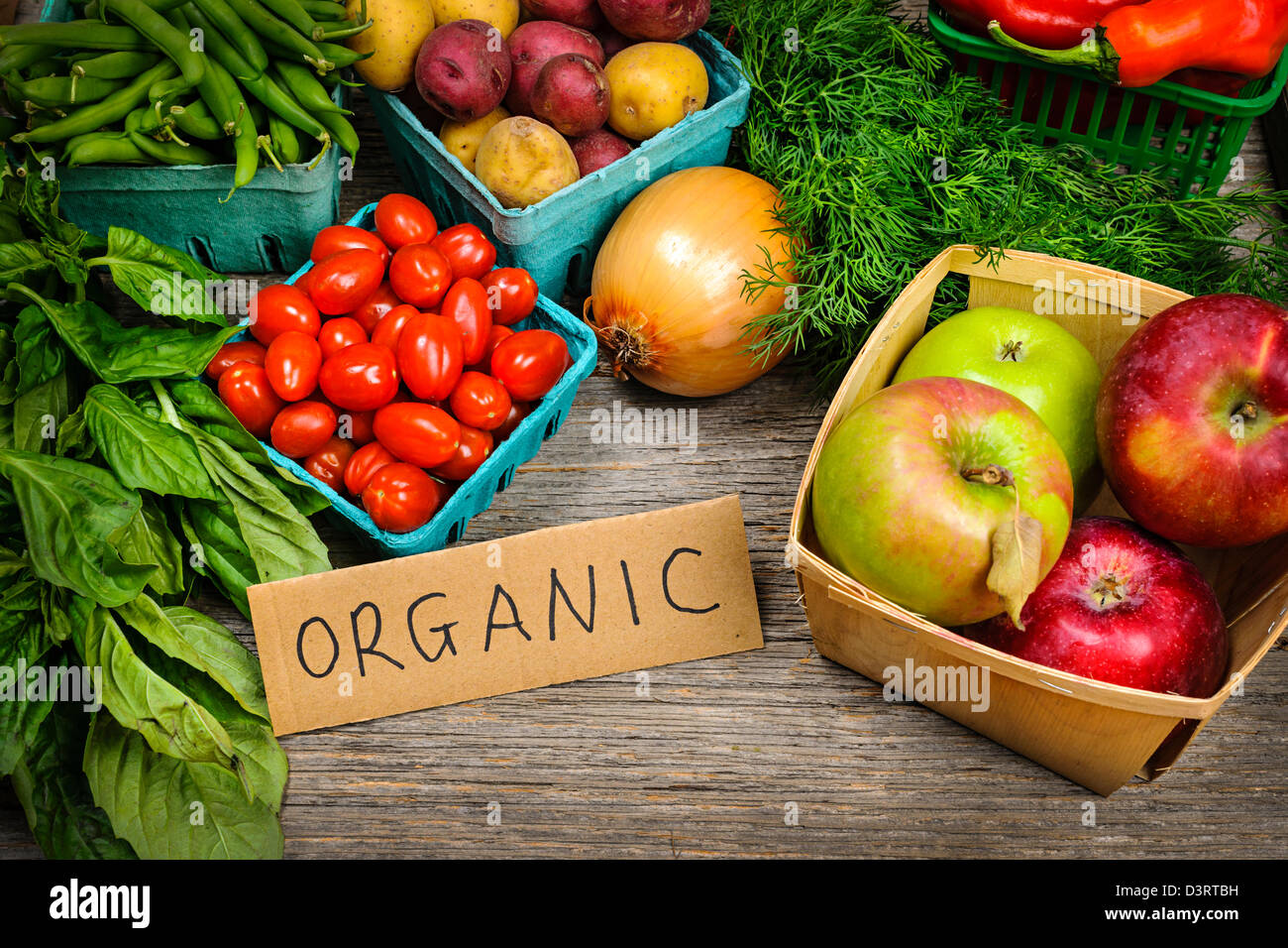 Frische Bio-Bauern-Markt Obst und Gemüse auf dem display Stockfoto