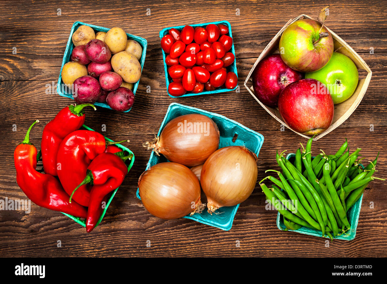 Frische Bauernmarkt, Obst und Gemüse produzieren von oben Stockfoto