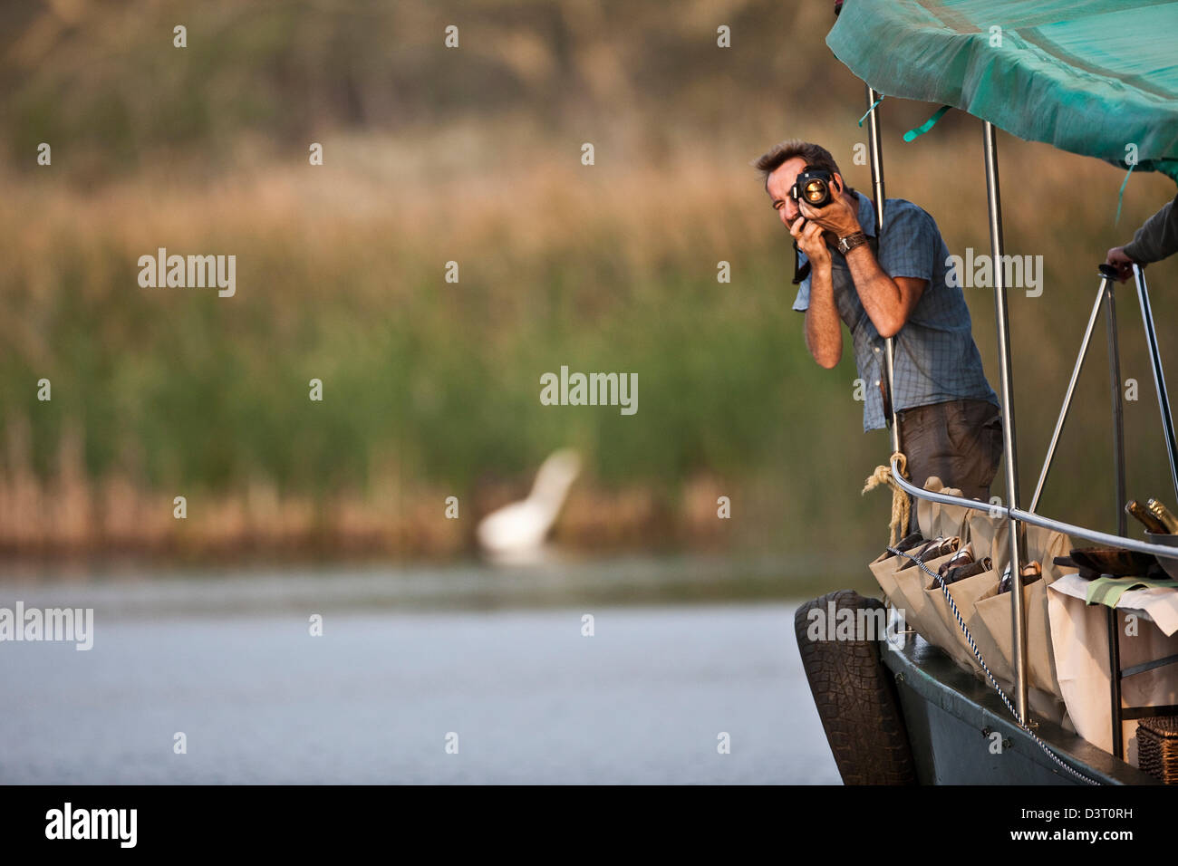 Fotograf Aufnahmen von einem Boot in Phinda Game Reserve, Südafrika Stockfoto