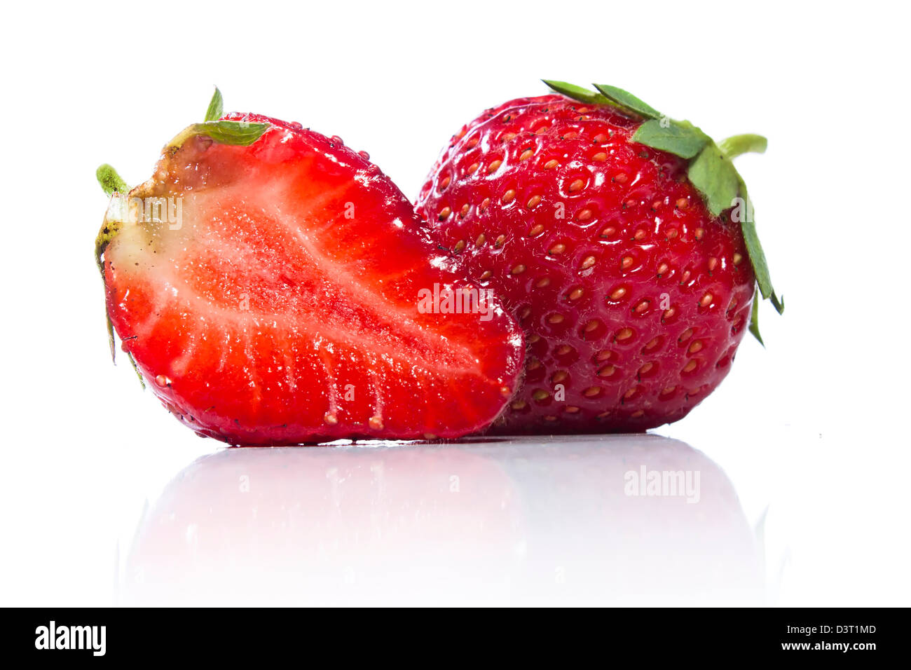 Frische reife Erdbeere in Scheiben geschnitten Stockfoto