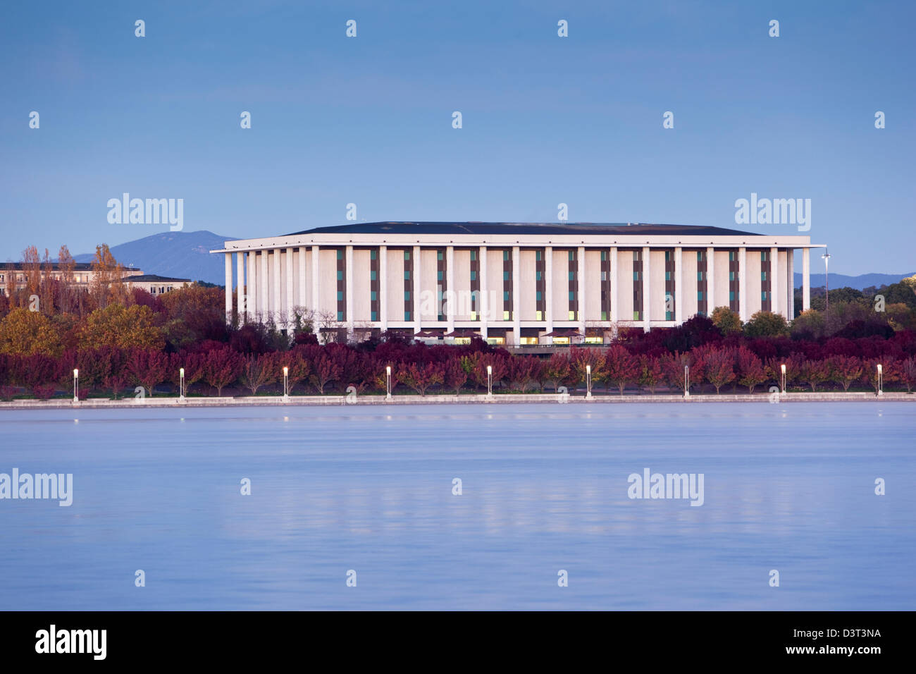 Blick auf Lake Burley Griffin in der National Library of Australia.  Canberra, Australian Capital Territory (ACT), Australien Stockfoto