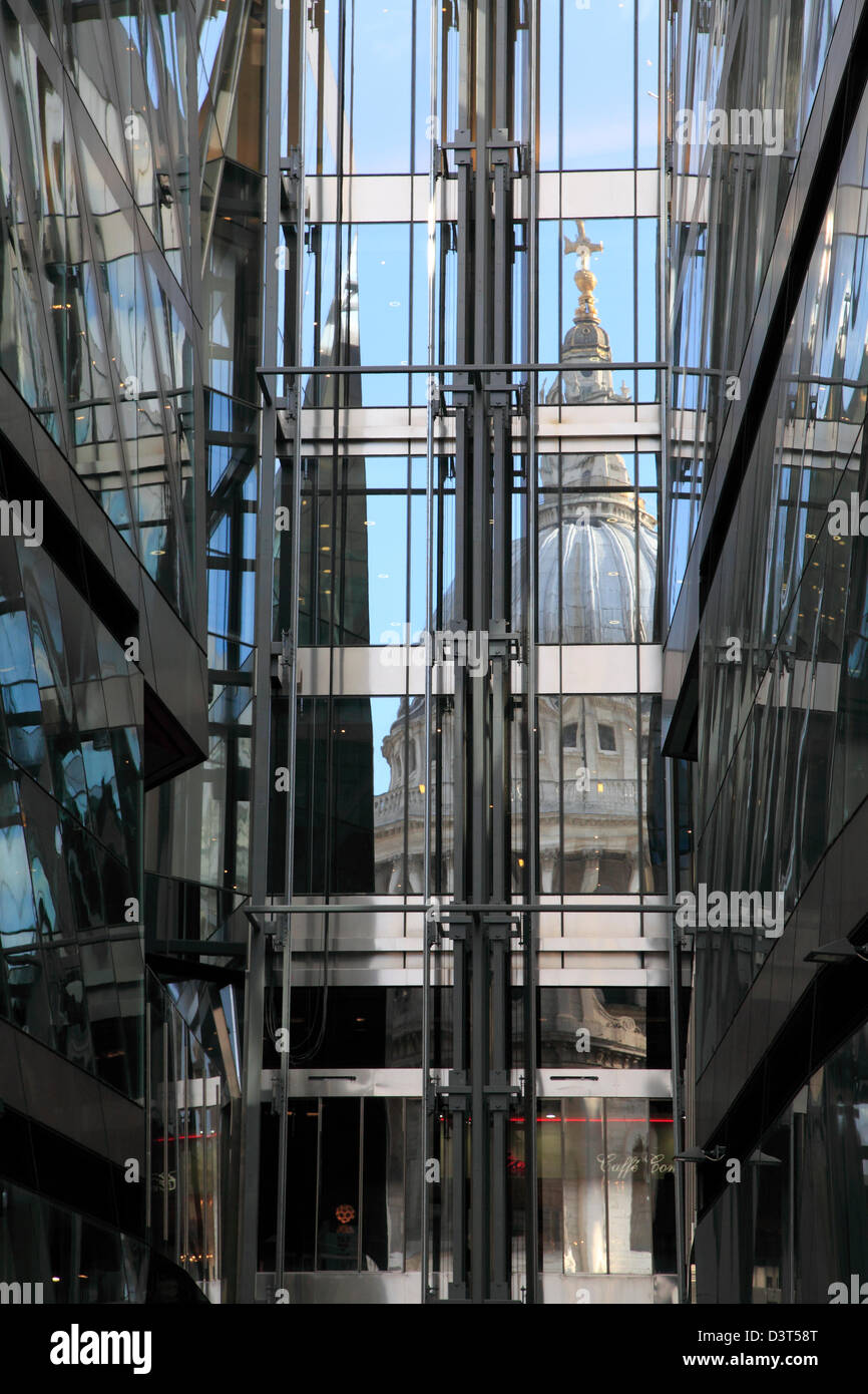 St. Pauls Cathedral spiegelt sich in einer neuen Änderung Shopping Centre, City of London, England, UK, GB Stockfoto