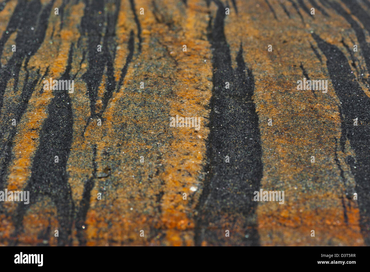 Unterschiedliche Muster der gelbe Streifen in Lava-Gestein Stockfoto