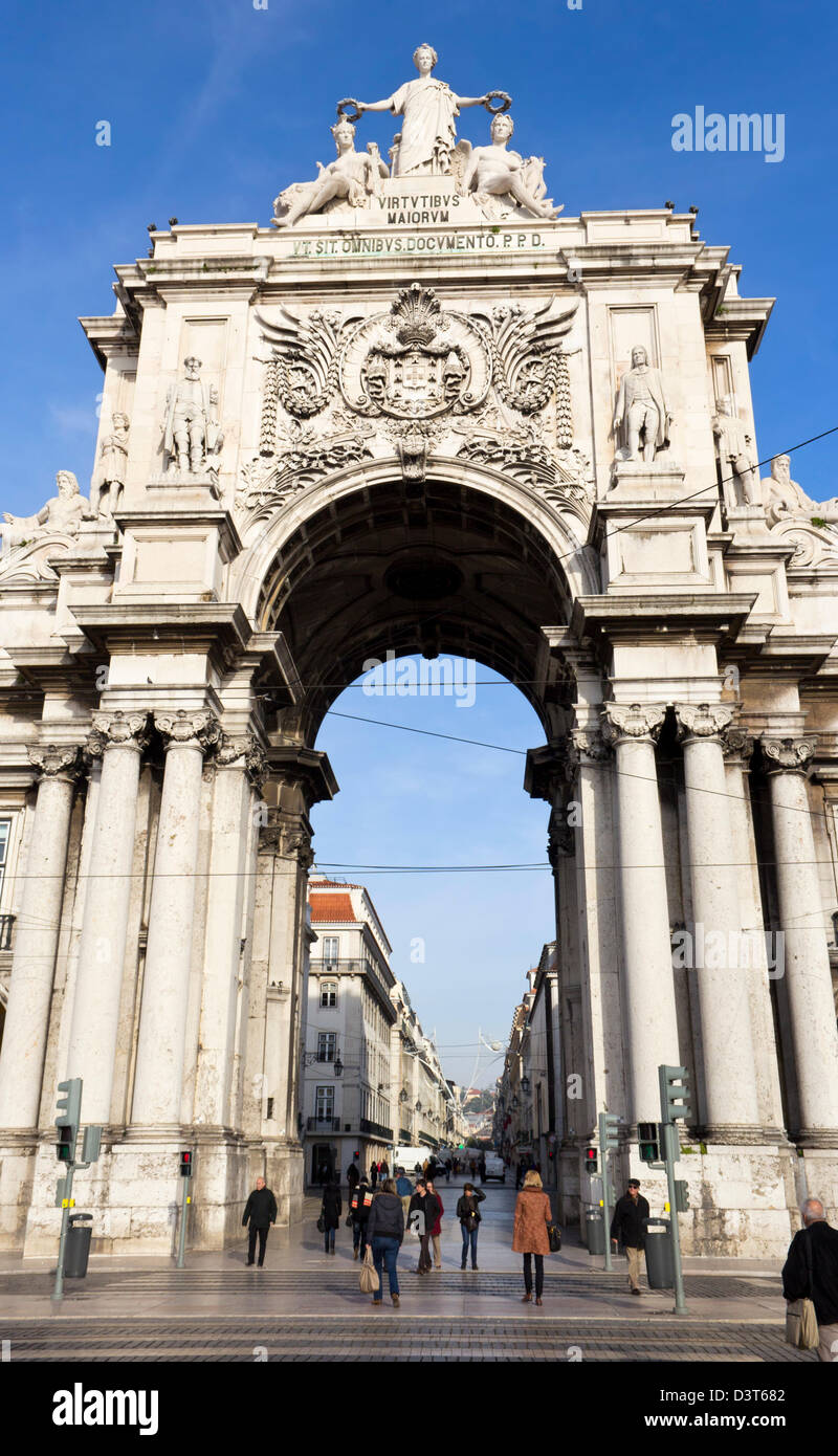 Die Praça Do Comércio, Lissabon, Portugal. Arco da Rua Augusta oder Augusta Street Bogen. Stockfoto