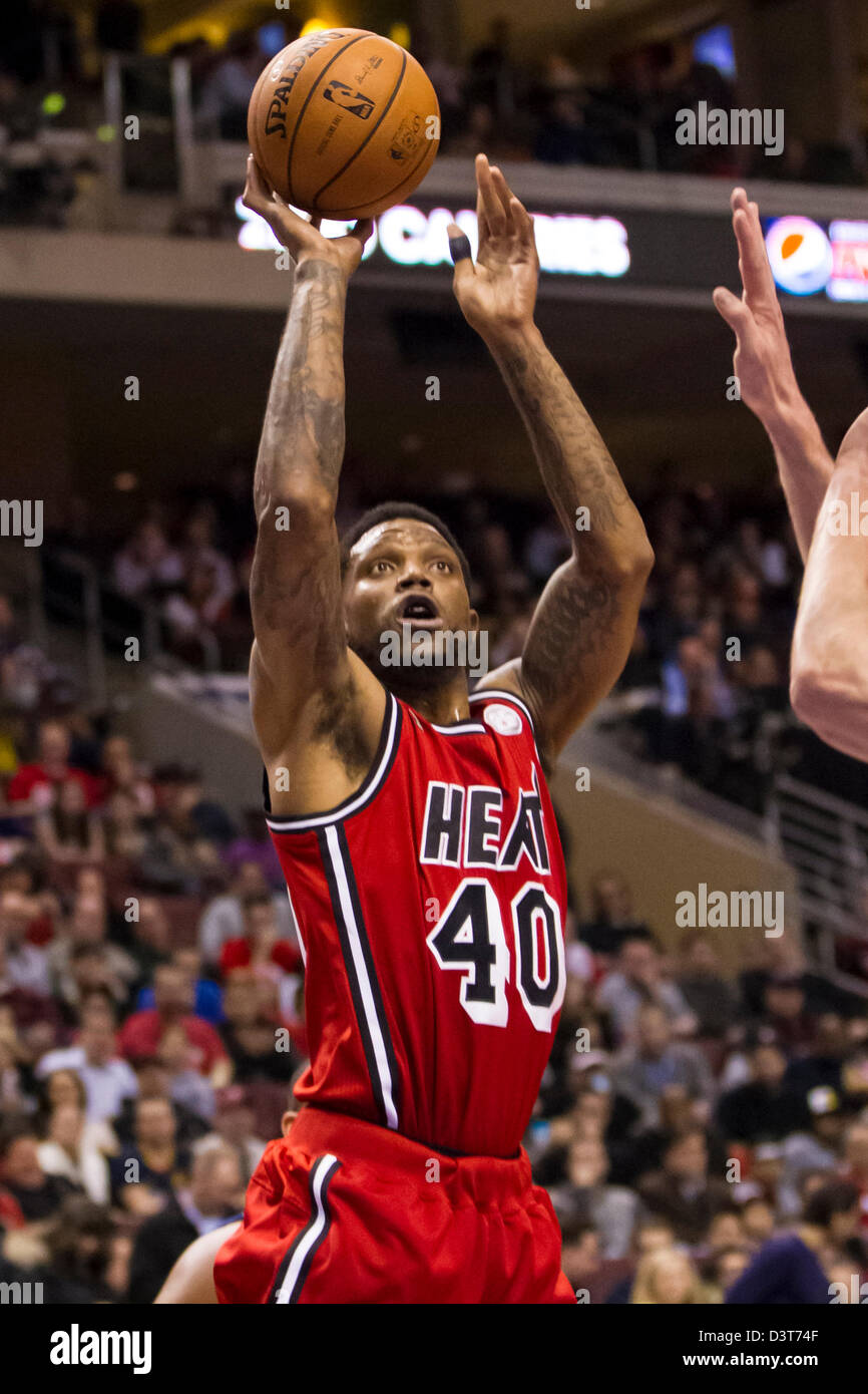 23. Februar 2012: Miami Heat Power-forward Udonis Haslem (40) den Ball während schießt das NBA-Spiel zwischen den Miami Heat und die Philadelphia 76ers im Wells Fargo Center in Philadelphia, Pennsylvania. Die Miami Heat schlagen die Philadelphia 76ers, 114-90. Stockfoto