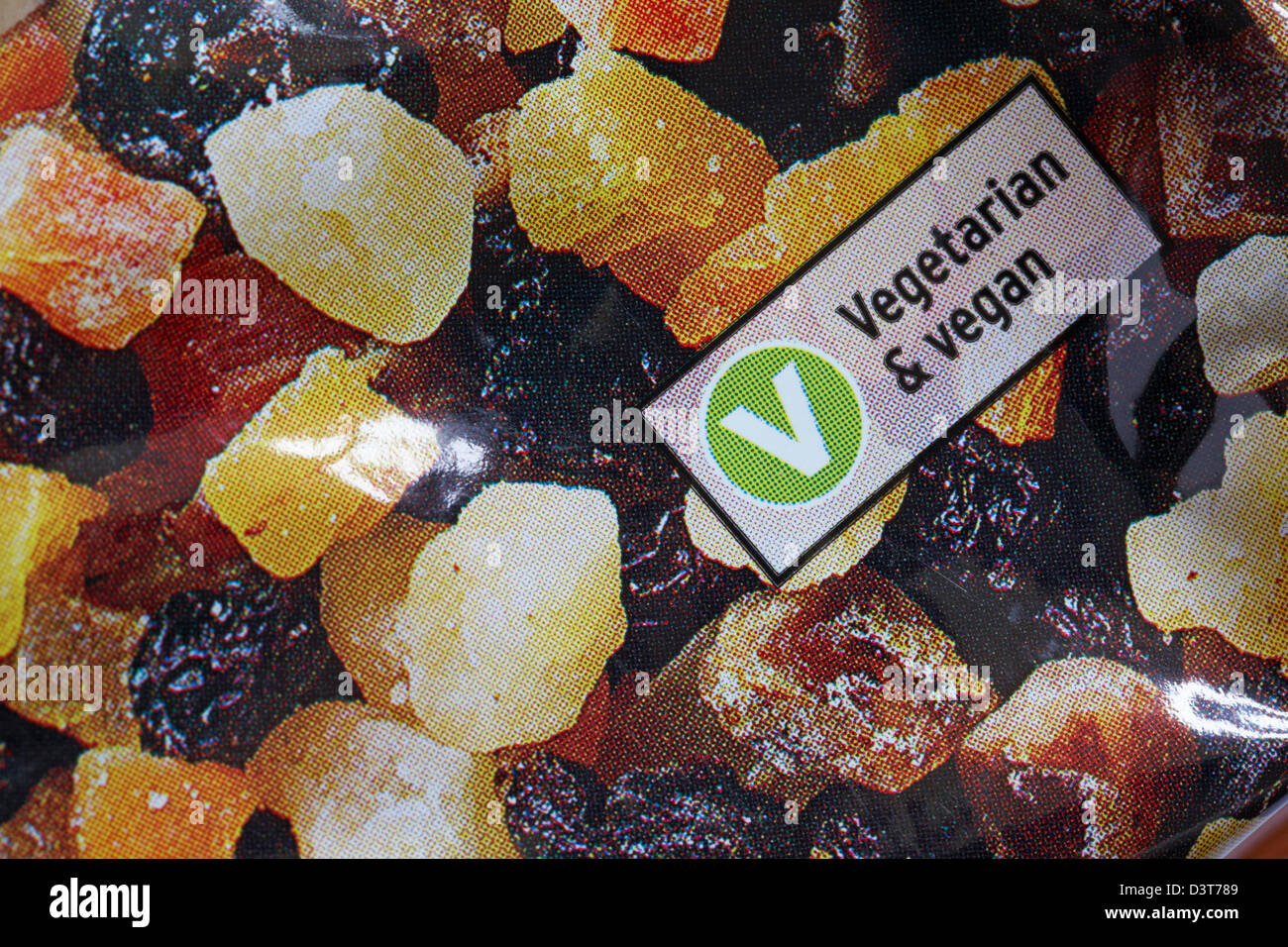 Vegetarisch und Vegan-Logo auf Paket von Sainsburys getrocknete Früchte mix Stockfoto