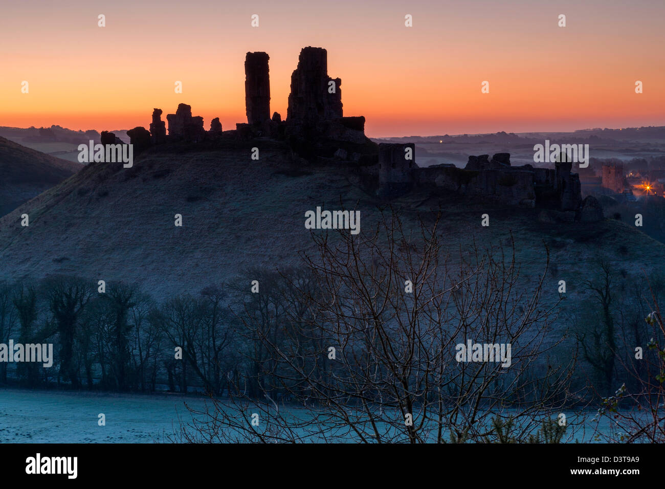 Die Ruinen von Corfe Castle, Dorset, England, Vereinigtes Königreich, Europa. Stockfoto