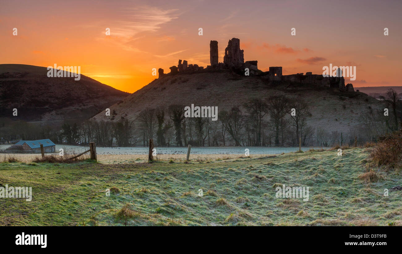 Die Ruinen von Corfe Castle, Dorset, England, Vereinigtes Königreich, Europa. Stockfoto