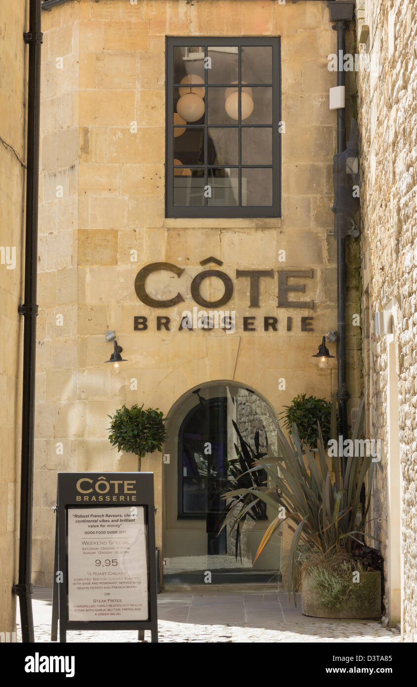 Cote d ' französisches Bistrorestaurant Brasserie auf Milsom Platz im Bad, eine aus einer Kette von 38 Restaurants hauptsächlich in London. Stockfoto