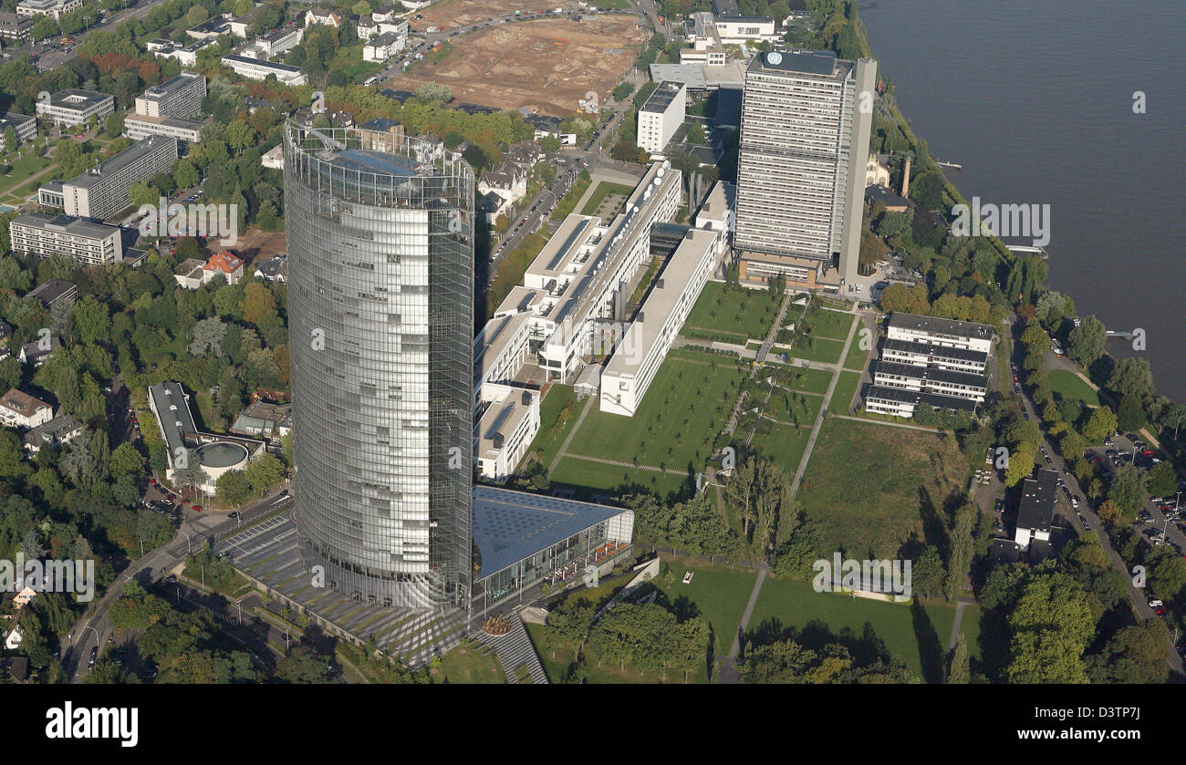 Das Bild zeigt das ehemalige Regierungsviertel, Turm mit den Gebäuden "Langer Eugen" (R, hohe Eugene), "Deutsche Welle" (C, Deutsche Welle) und die Post (L) in Bonn, Deutschland, Samstag, 21. Oktober 2006. Der Post-Tower beherbergt der Deutschen Post AG und ist Nordrhein-Westfalen der höchste Bürogebäude mit seinen 162,5 Metern. Der "Lange Eugen", die verwendet, um die Versammlung Gebäude Stockfoto