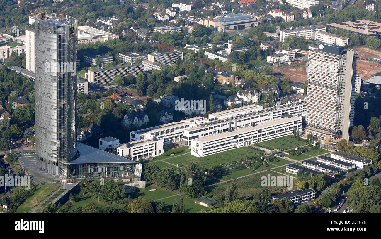 Das Bild zeigt das ehemalige Regierungsviertel, Turm mit den Gebäuden "Langer Eugen" (R, hohe Eugene), "Deutsche Welle" (C, Deutsche Welle) und die Post (L) in Bonn, Deutschland, Samstag, 21. Oktober 2006. Der Post-Tower beherbergt der Deutschen Post AG und ist Nordrhein-Westfalen der höchste Bürogebäude mit seinen 162,5 Metern. Der "Lange Eugen", die verwendet, um die Versammlung Gebäude Stockfoto