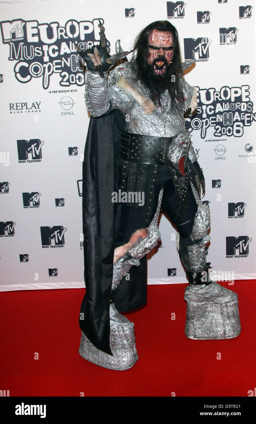 Lead Sänger der finnischen Band Lordi Tomi Putaansuu, posiert auf dem roten Teppich im Bella Center während der MTV Europe Music Awards 2006 in Kopenhagen, Dänemark, 2. November 2006. Foto: Hubert Boesl Stockfoto