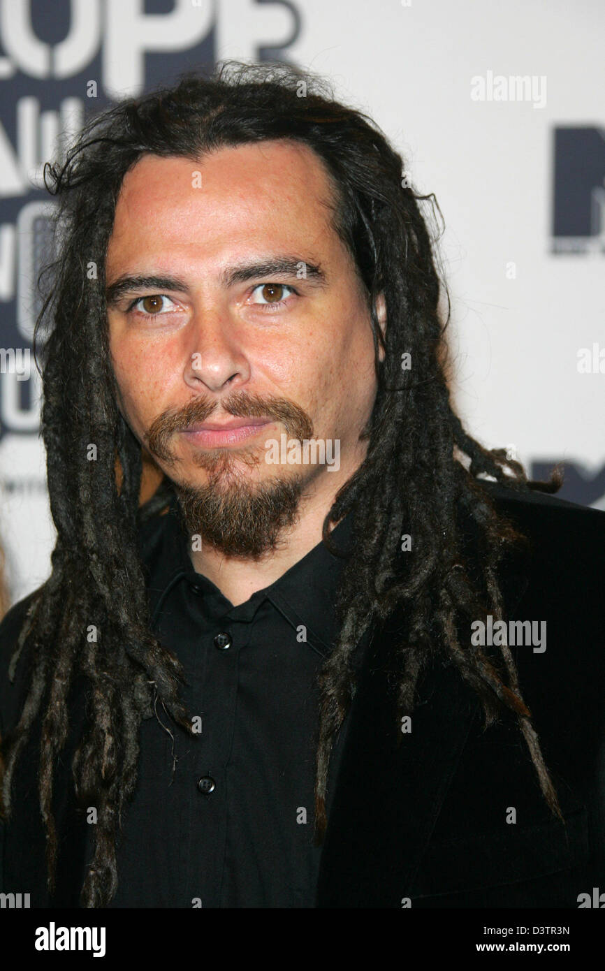Gitarrist der US-Rock-Band "Korn", James Shaffer, posiert auf dem roten Teppich im Bella Center während der MTV Europe Music Awards 2006 in Kopenhagen, Dänemark, 2. November 2006. Foto: Hubert Boesl Stockfoto