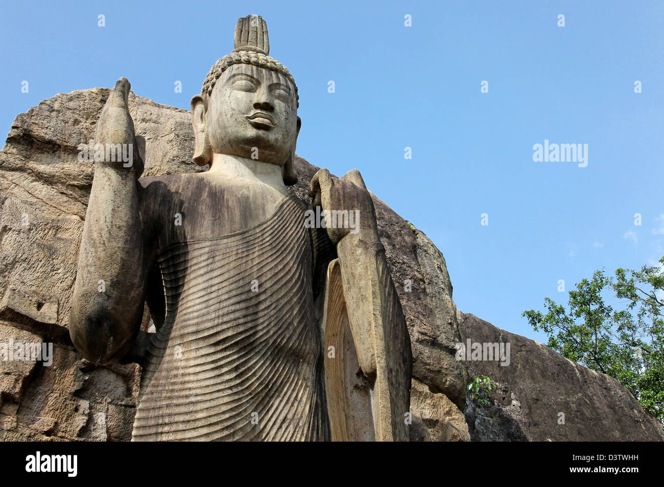 Avukana stehende Buddha-Statue Stockfoto