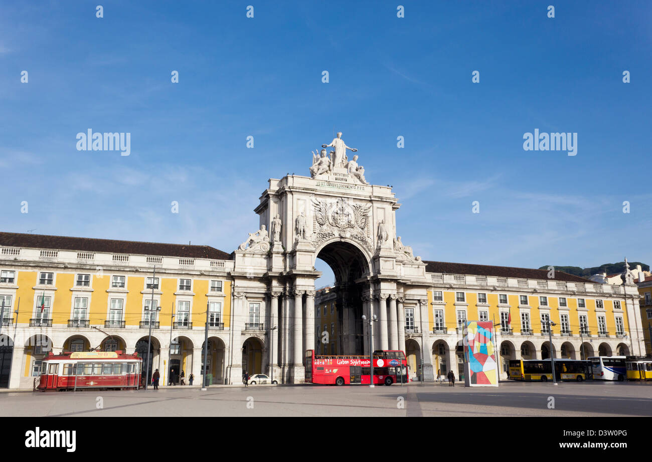 Die Praça Do Comércio, Lissabon, Portugal. Arco da Rua Augusta oder Augusta Street Bogen. Stockfoto