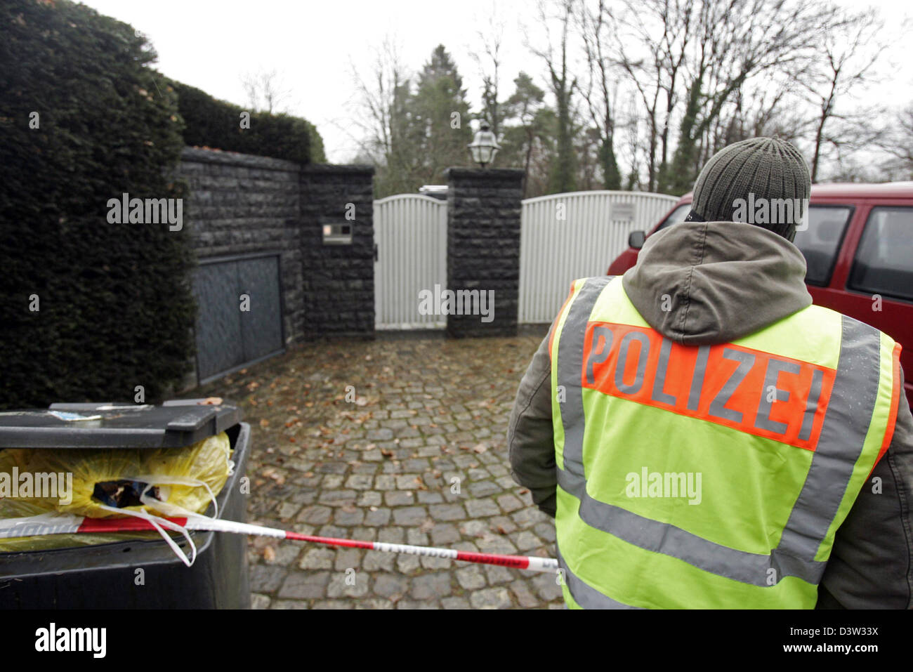Germany police pistol Fotos und Bildmaterial in hoher Auflösung