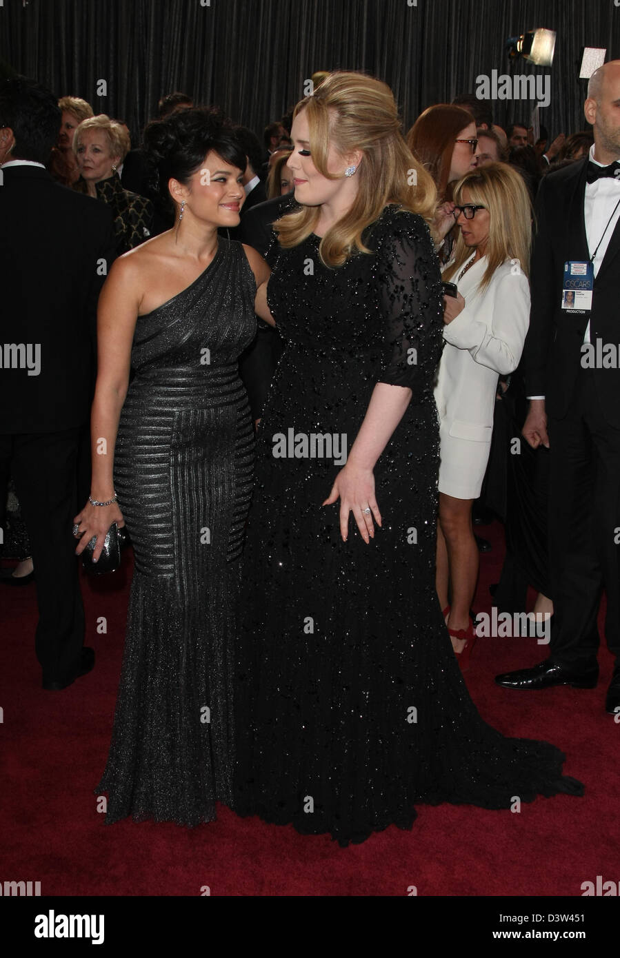 NORAH JONES & ADELE 85. ACADEMY AWARDS Ankünfte DOLBY Theater LOS ANGELES Kalifornien USA 24. Februar 2013 Stockfoto