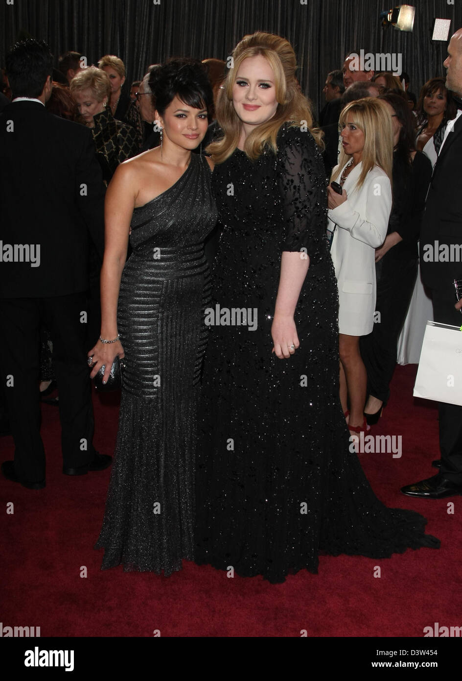 NORAH JONES & ADELE 85. ACADEMY AWARDS Ankünfte DOLBY Theater LOS ANGELES Kalifornien USA 24. Februar 2013 Stockfoto