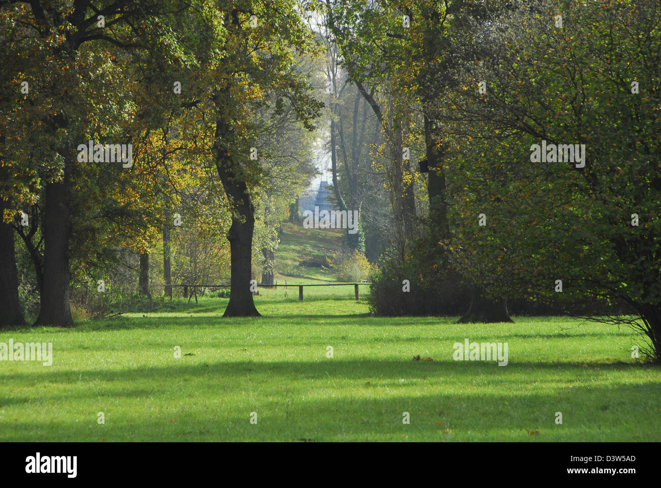 Das Bild zeigt den idyllischen Park an der Ilm, gebaut von 1778 bis 1828 mit der Zusammearbeit von Goethe u.a. in Weimar, Deutschland, 3. November 2006. Foto: Elmar Hartmann Stockfoto