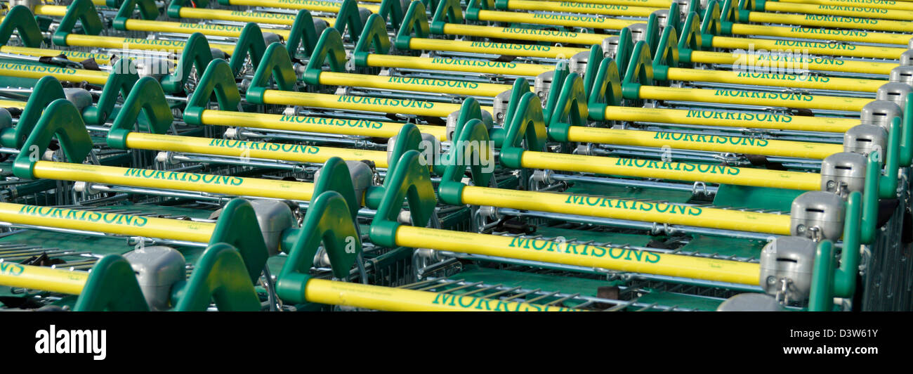 Close Up Supermarkt Einkaufswagen verarbeiten Wiederholungs-Branding-Etiketten Morrisons Einzelhandel Geschäft Lebensmittel Lebensmittel Einkaufsgeschäft Maldon Essex England Großbritannien Stockfoto