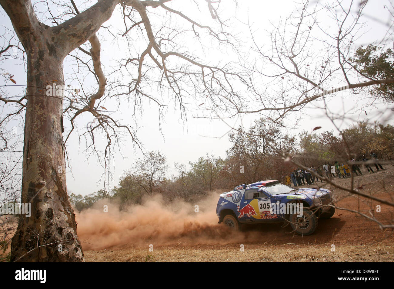 US amerikanische Rallye pilot Mark Miller und südafrikanischen Copilot Ralph Pitchford Tempo ihre Volkswagen Race Touareg 2 durch die Wüste auf der 13. Etappe der Rallye Dakar 2007 von Kayes, Tambacounda, Senegal, Mali Freitag, 19. Januar 2007. Foto: Volkswagen Motorsport Stockfoto