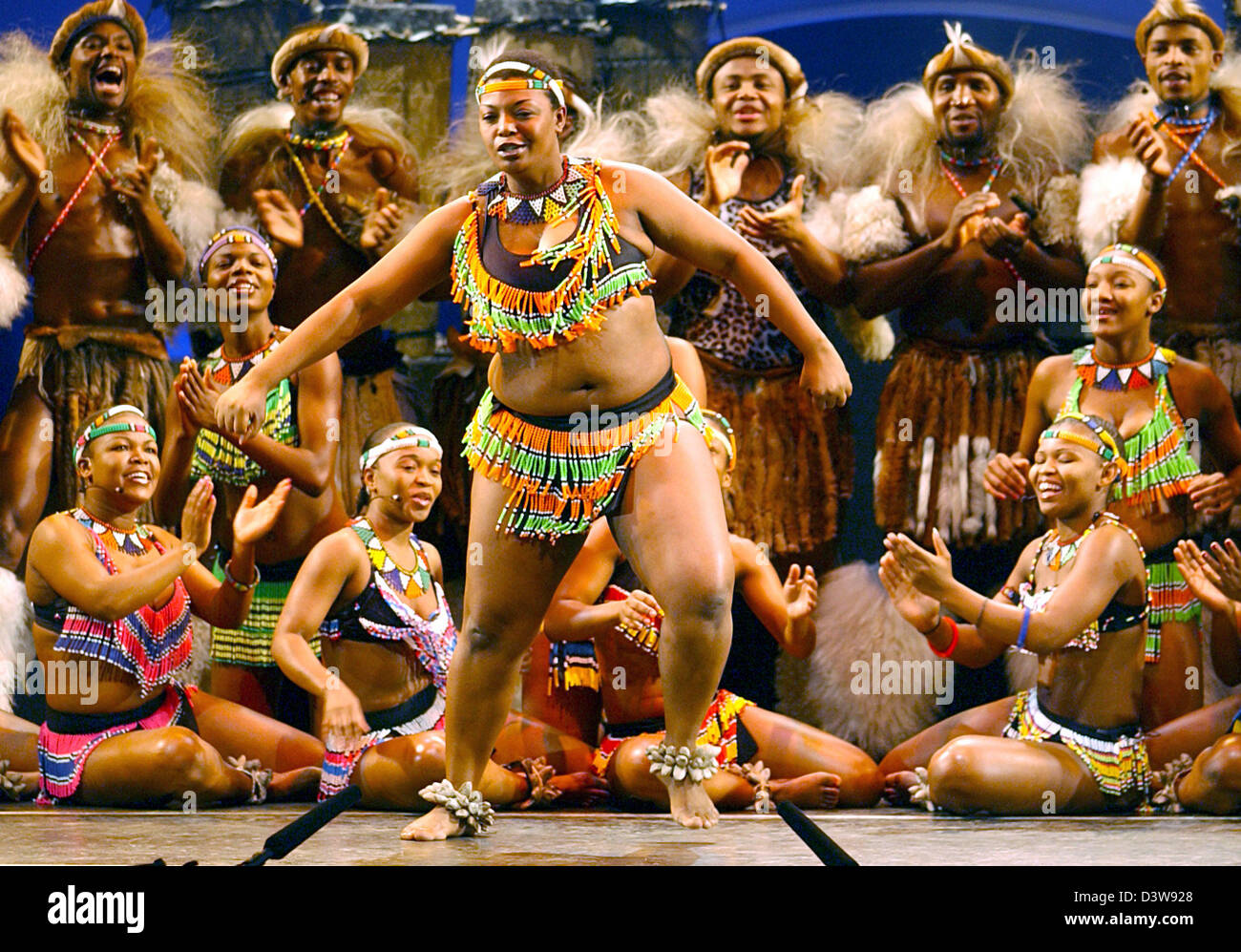 Die energetischen South African Show "UMOJA - der Geist der Zusammengehörigkeit" Tänzer während der Generalprobe in Düsseldorf, Mittwoch, 24. Januar 2007. Die Show läuft in Düsseldorf vom 23 Januar bis 4. Februar 2007. Foto: Horst Ossinger Stockfoto