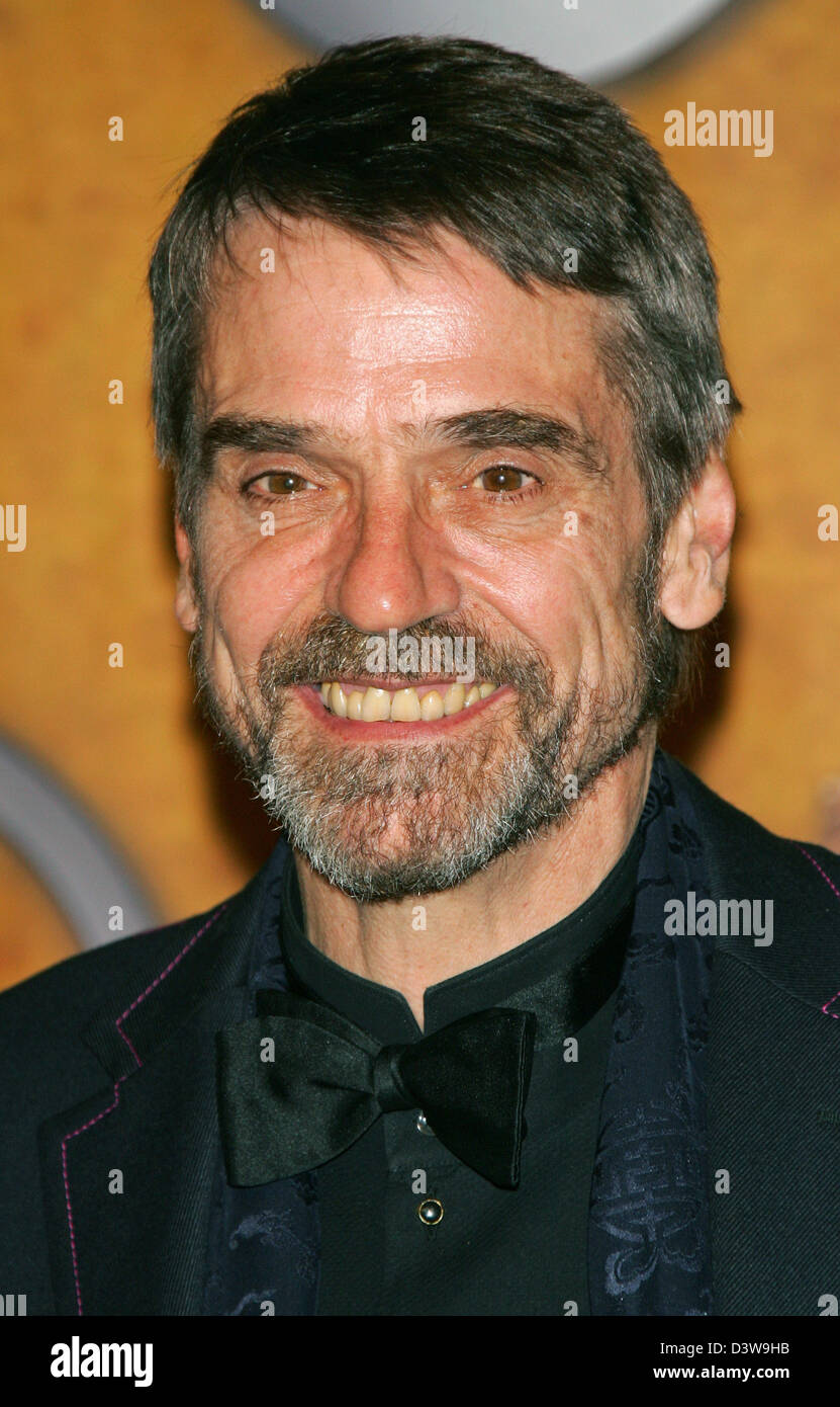 Englischer Schauspieler Jeremy Irons lächelt der 13. Screen Actors Guild Awards im Shrine Auditorium in Los Angeles, USA, Sonntag, 28. Januar 2007. Foto: Hubert Boesl Stockfoto