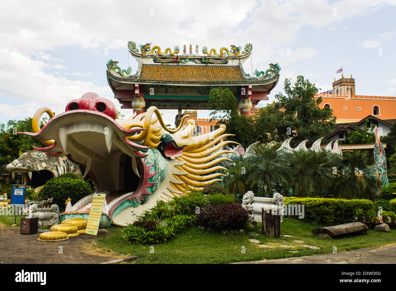 der Drache und China Tempel Chonbur Stockfoto