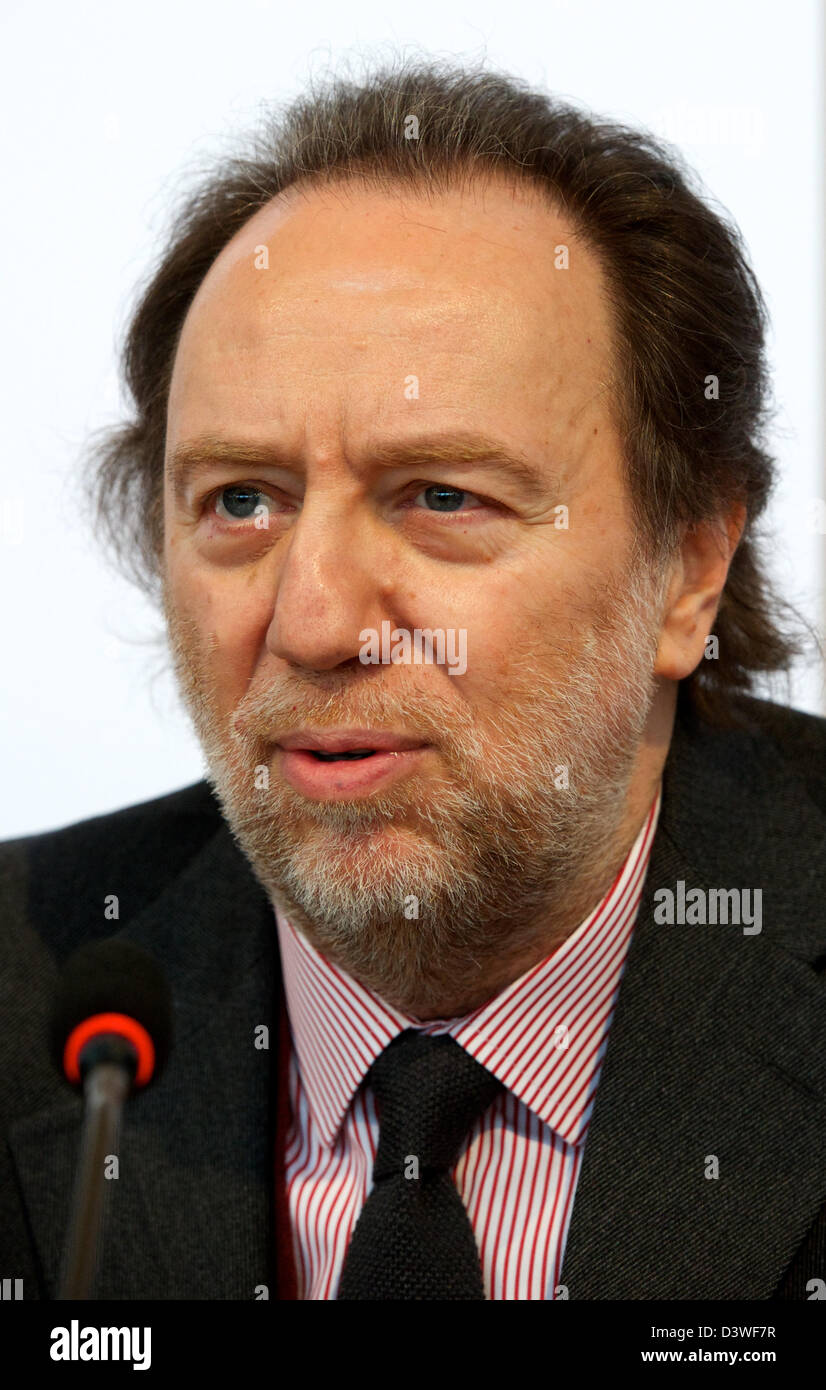 Chefdirigent des Gewandhausorchester Riccardo Chailly spricht über die Saison 2013/14 auf das Gewandhaus in Leipzig, Deutschland, 25. Februar 2013. Foto: PETER ENDIG Stockfoto