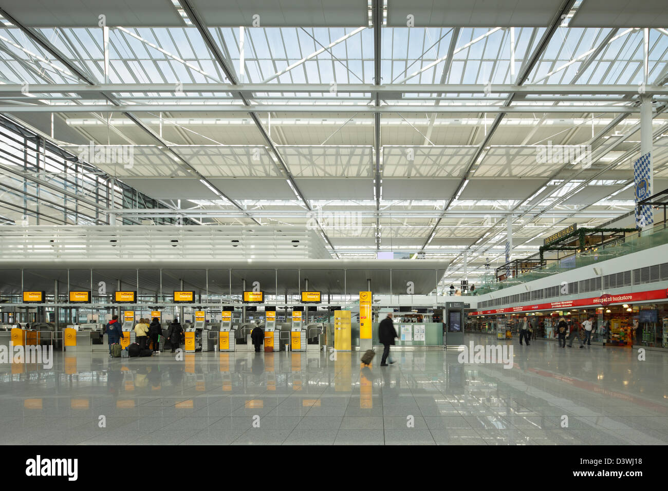 München Flughafen Abflug Terminal 2 www.alamy.de
