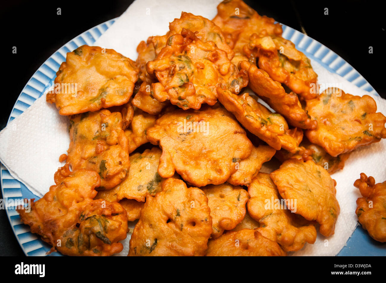 Kartoffel pakora -Fotos und -Bildmaterial in hoher Auflösung – Alamy