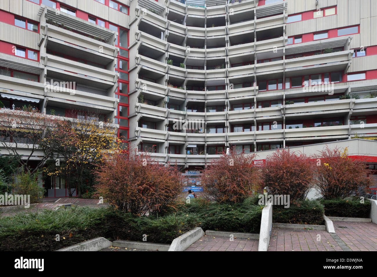Munchen Den So Genannten Fuchsbau Ein Wohngebaude Mit Betonfassade Stockfotografie Alamy