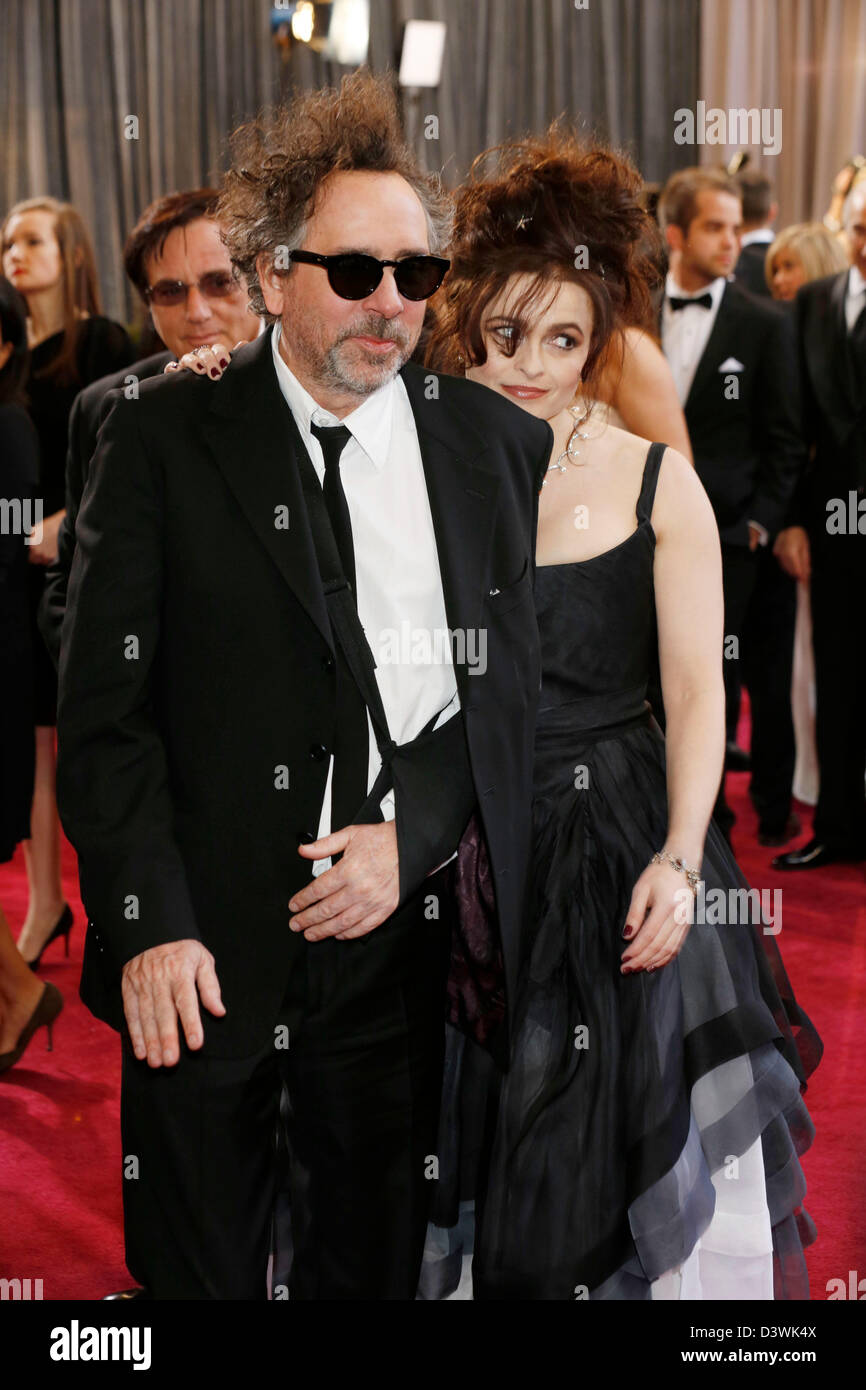 Hollywood, Kalifornien, USA 24. Februar 2013. Helena Bonham Carter und Ehemann Tim Burton kommen bei den Oscars in Hollywood & Highland Center am 24. Februar 2013 in Hollywood, Kalifornien. Stockfoto
